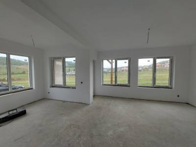 De vanzare casa intr-un triplex-1-IMG-nav