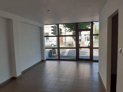 De inchiriat spatiu comercial , str. Republicii-2-IMG-nav